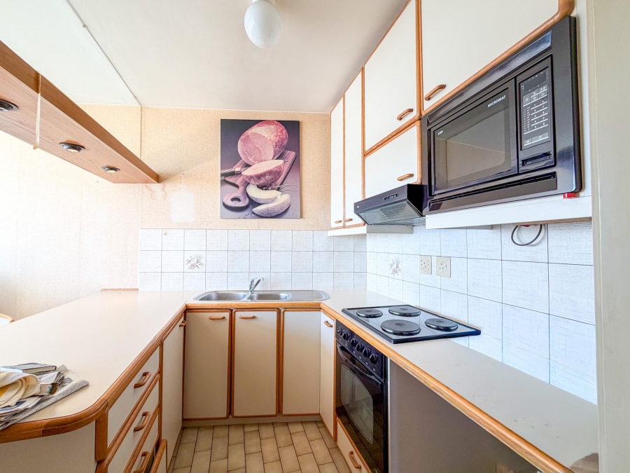 2 Bedroom Property for Sale in Vredehoek Western Cape